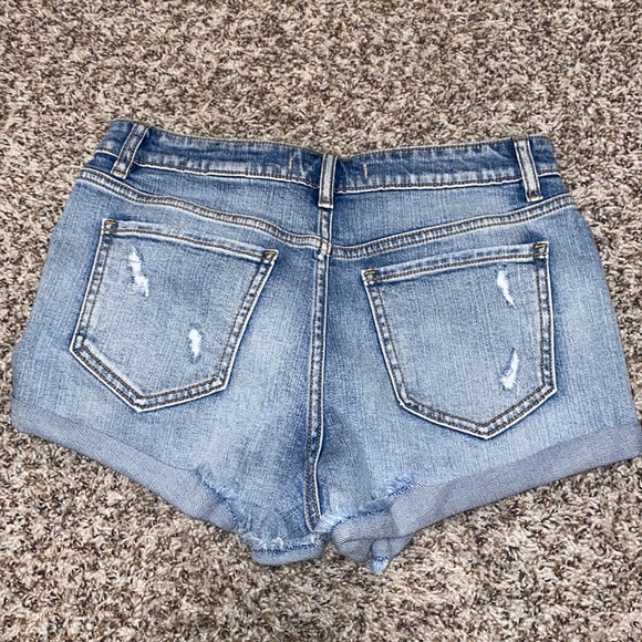 boutique brand shorts - Picture 2 of 4